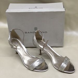 Bandolino Heels open toe. Size 9M. Gold Madia8.